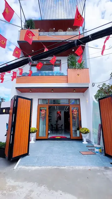Nhà phố 3 tầng ban công cam đất — 1