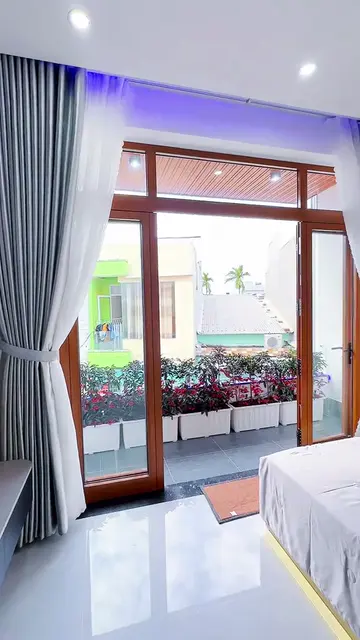 Nhà phố 3 tầng ban công cam đất — 5