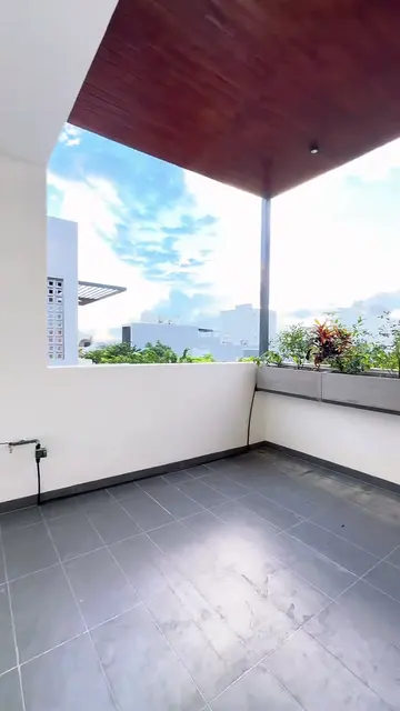 Nhà phố hiện đại mặt tiền cây xanh — 6