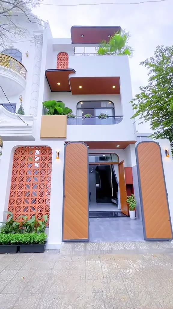 Nhà phố tân cổ điển gạch thông gió