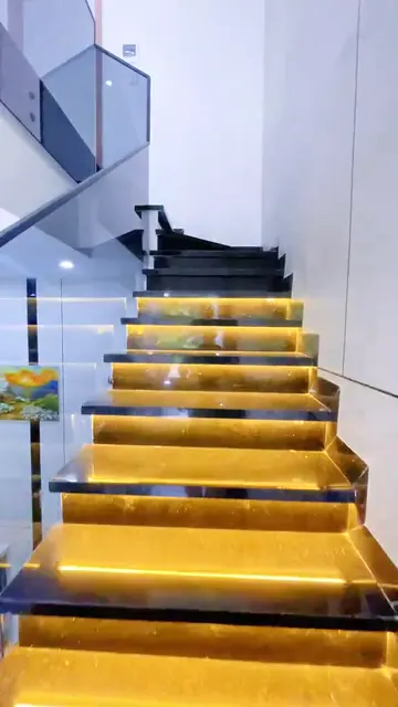 Nhà phố tân cổ điển gạch thông gió — 4